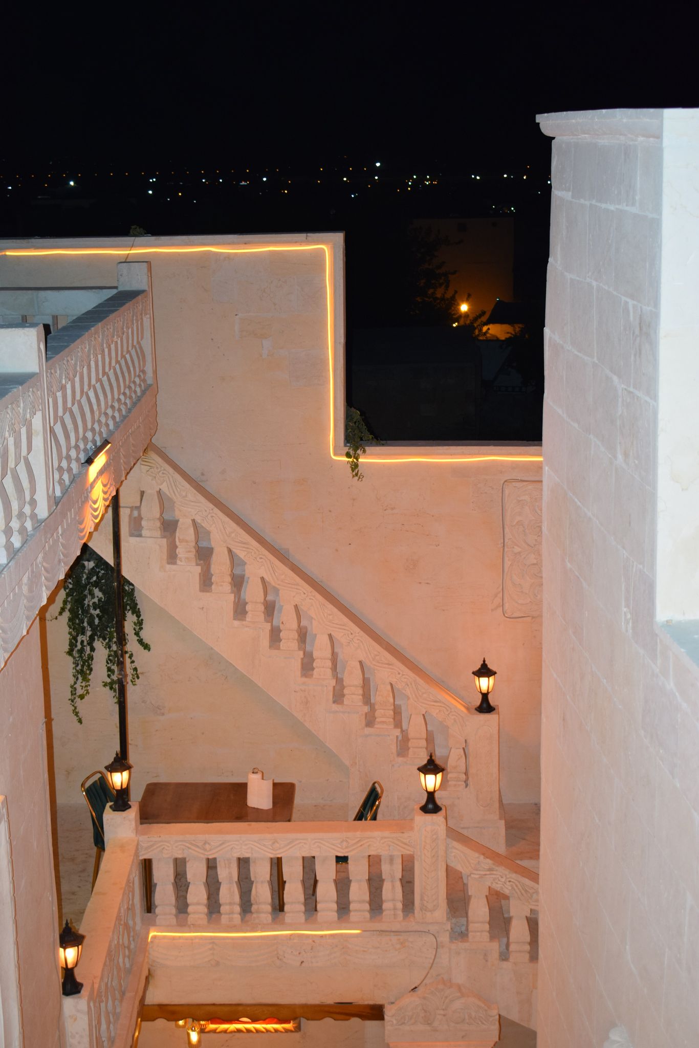 KONAĞIMIZDAN KARELER