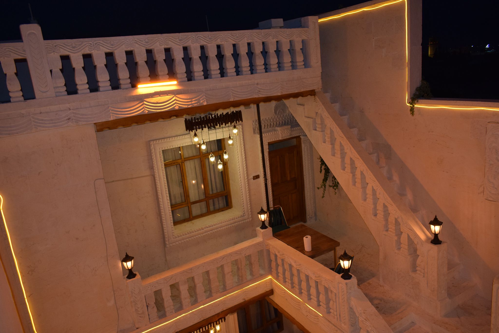 KONAĞIMIZDAN KARELER