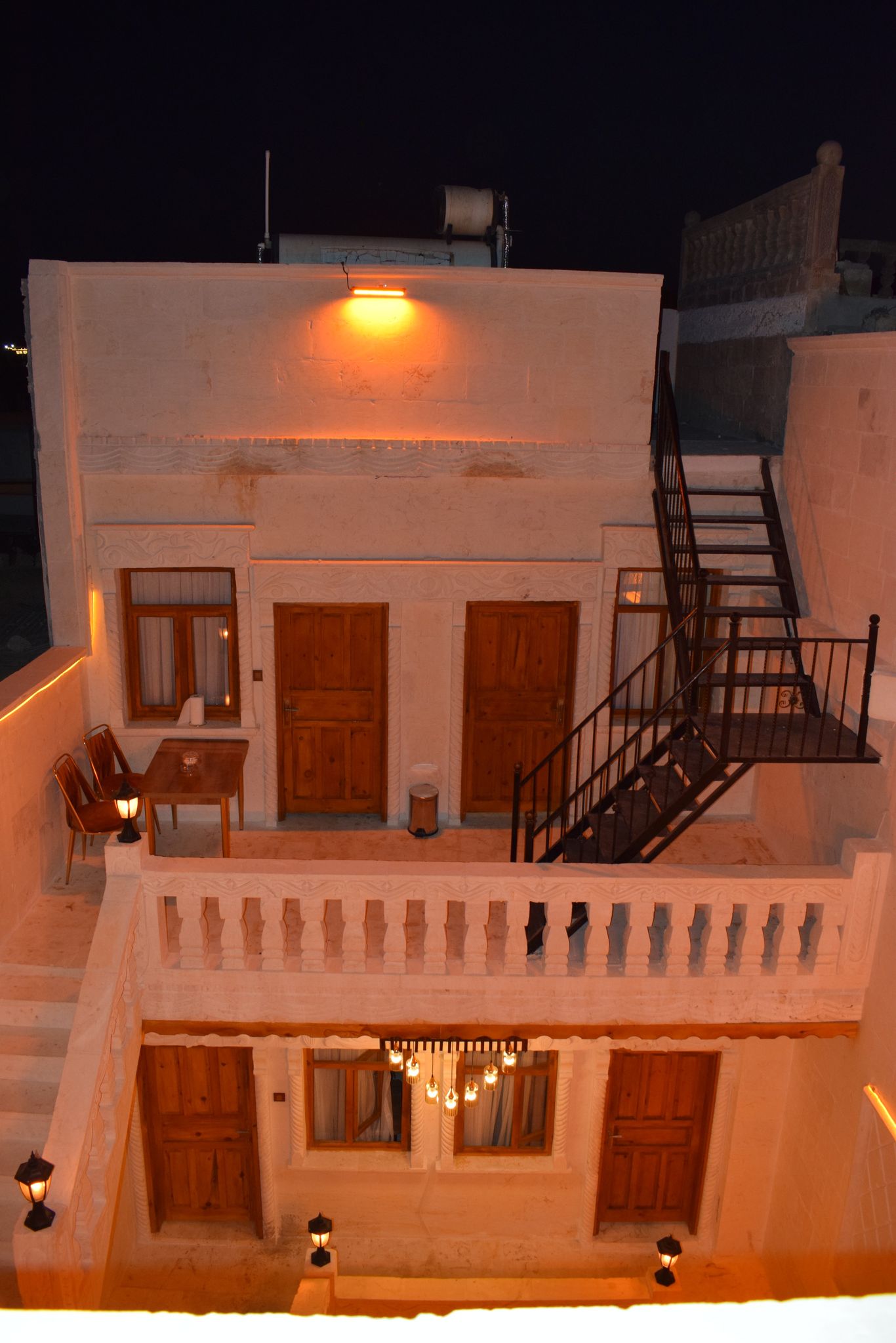 KONAĞIMIZDAN KARELER