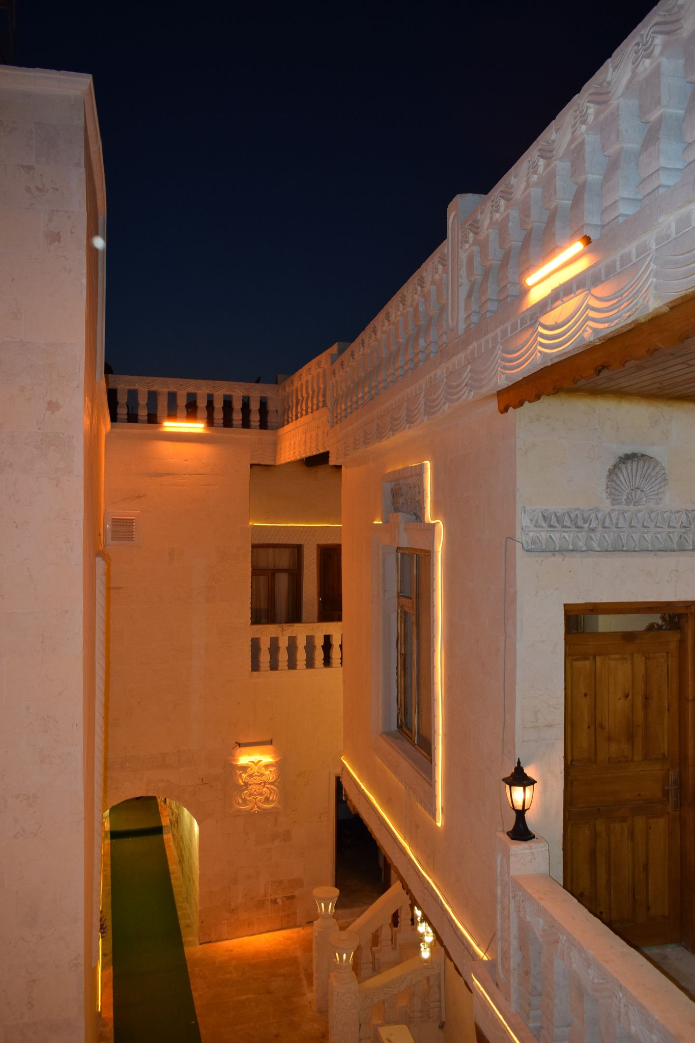 KONAĞIMIZDAN KARELER