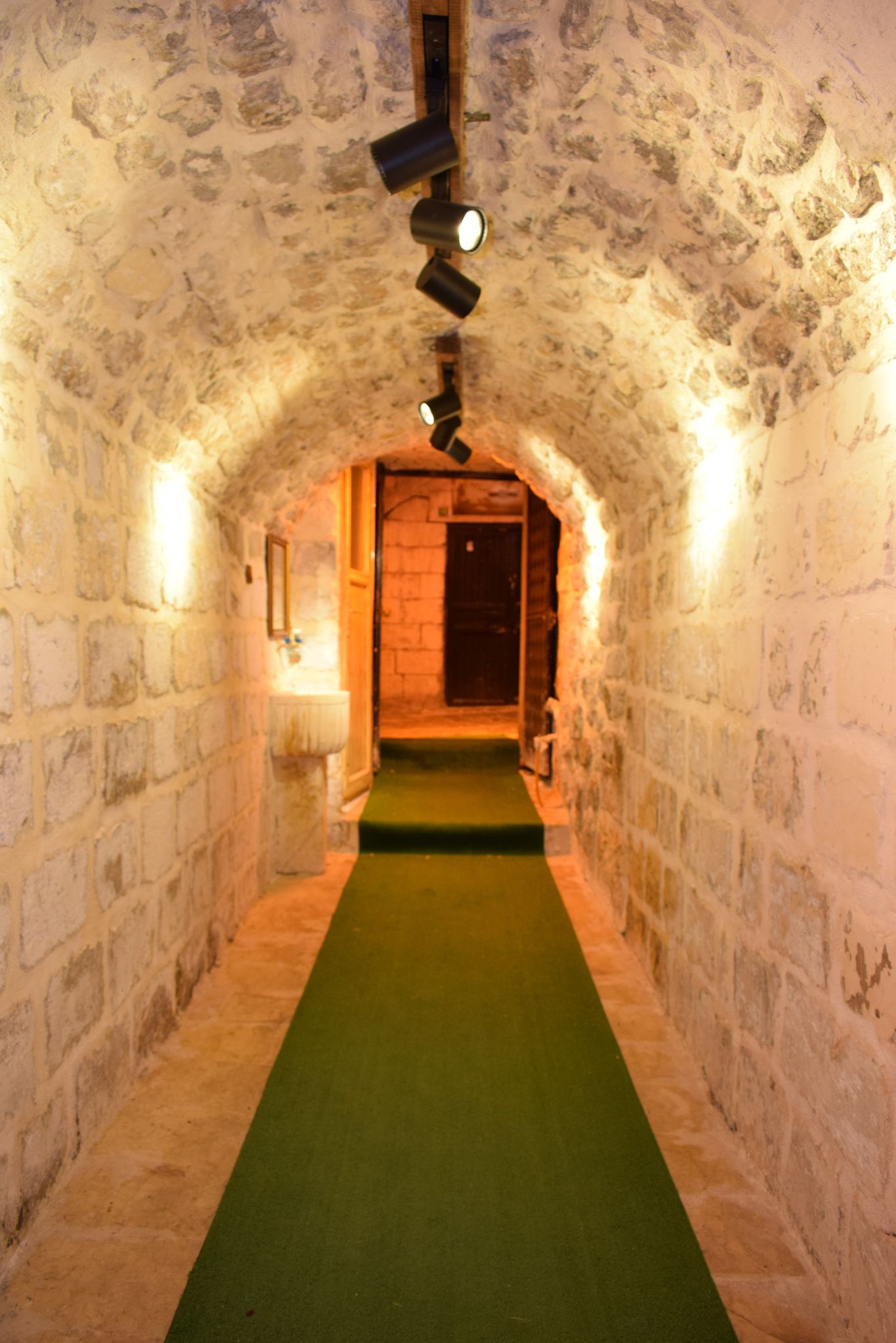 KONAĞIMIZDAN KARELER