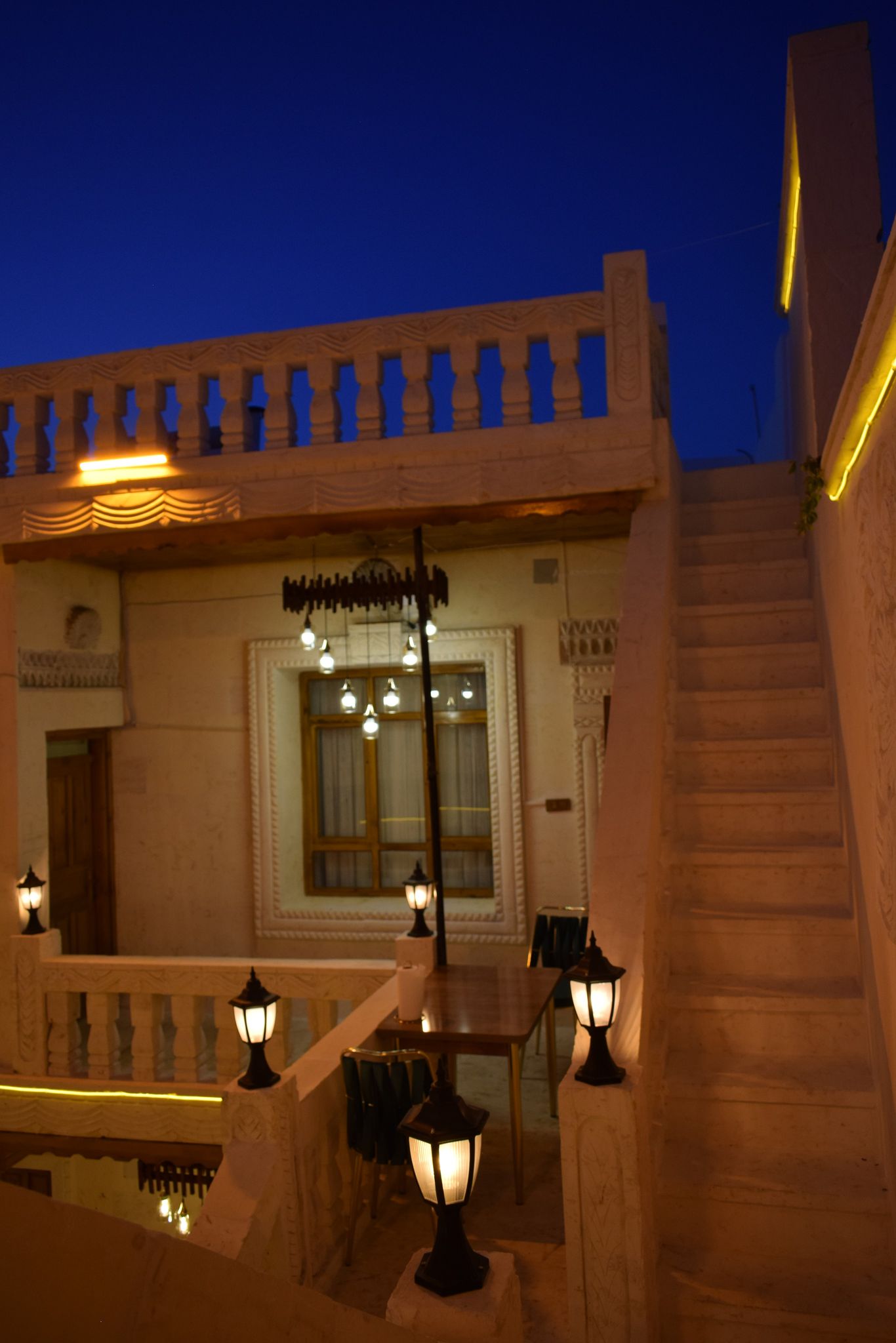 KONAĞIMIZDAN KARELER