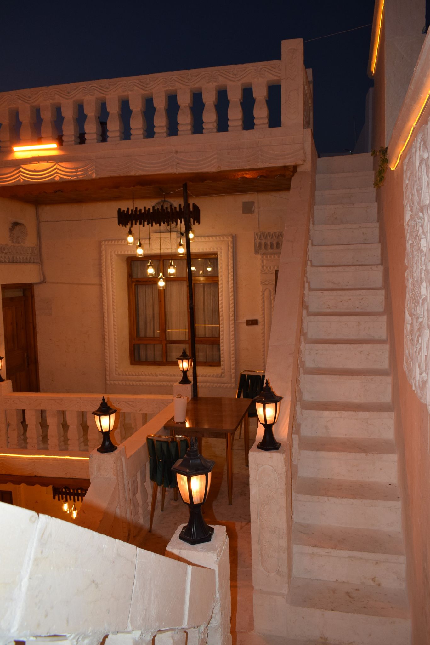 KONAĞIMIZDAN KARELER