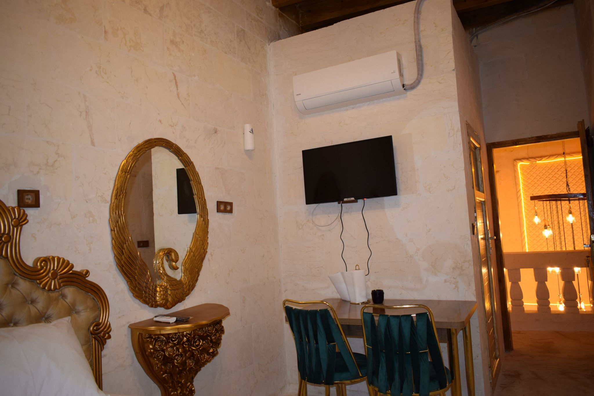 KONAĞIMIZDAN KARELER